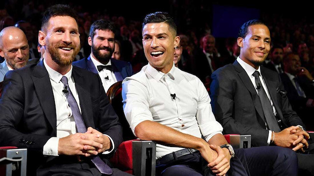 Dünyanın en iyi futbolcuları olarak gösterilen Messi ve Ronaldo