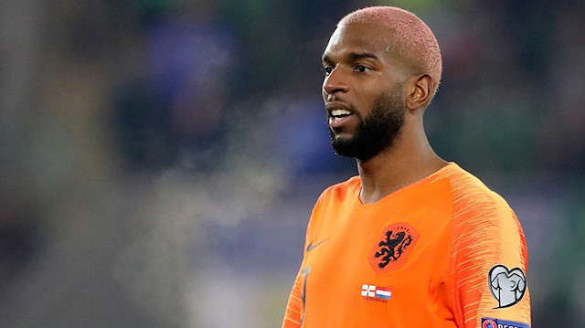 Ryan Babel, Hollanda Milli Takımı formasıyla çıktığı 64 maçta 10 gol attı.