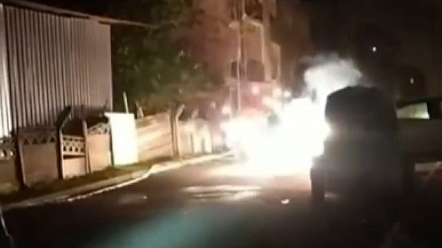 Arnavutköy'de koparak alev alan elektrik telleri korkuttu