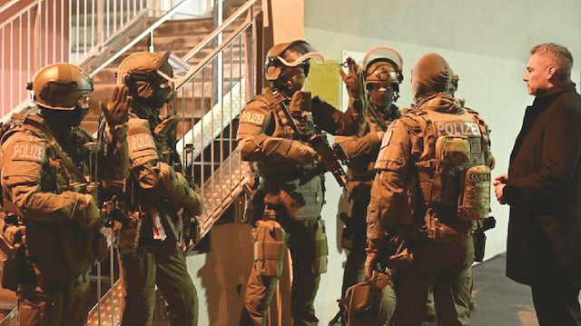 Müslümanlara yönelik operasyonu Avusturya’nın istihbarat ve terörle mücadele polisleri yürüttü.