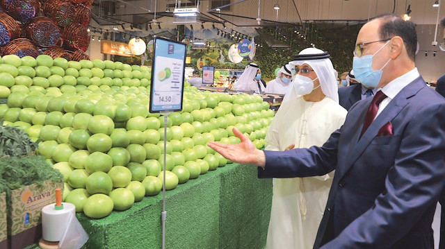 Netanyahu, "Dubai'de İsrail bayrağını taşıyan tarım ürünleri BAE pazarında satılıyor"  ifadelerini kullandı. 