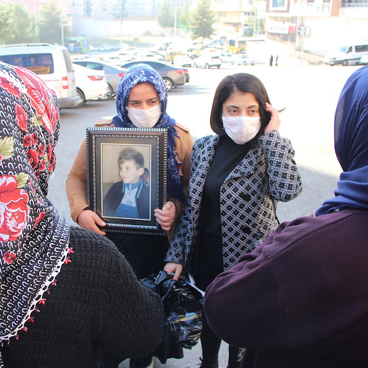 PKK tarafından kaçırılan dokuz yaşındaki Hamzanın ailesi Diyarbakır annelerine katıldı