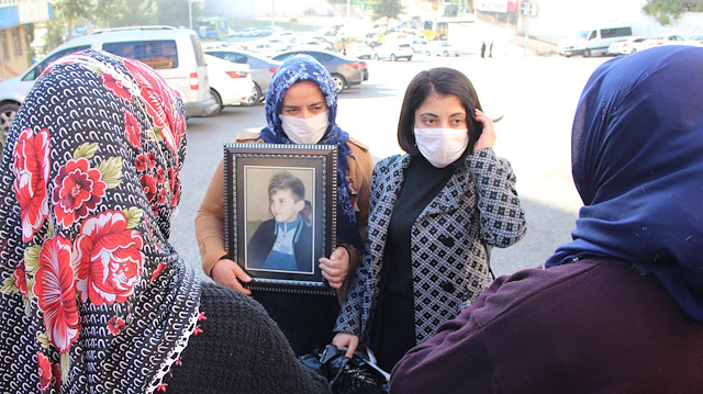 PKK tarafından kaçırılan dokuz yaşındaki Hamza'nın ailesi Diyarbakır annelerine katıldı