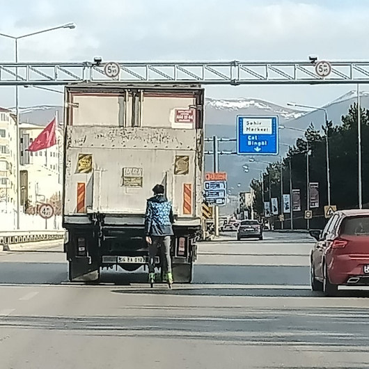 Erzurum’da patenli gencin tehlikeli yolculuk