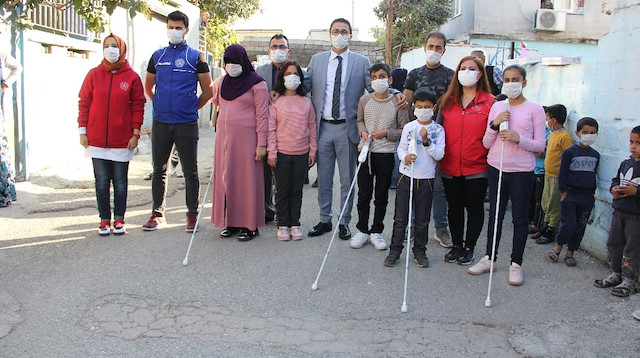 Türkiye'de bir ilk: Görme engelli çocuklar akıllı bastonla hayallerine kavuşuyor