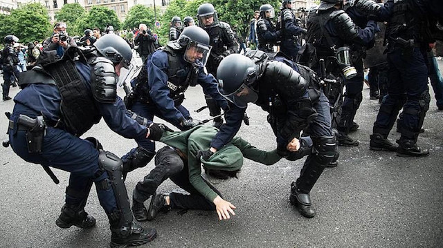Fransa'da polis şiddeti tepki çekiyor. 