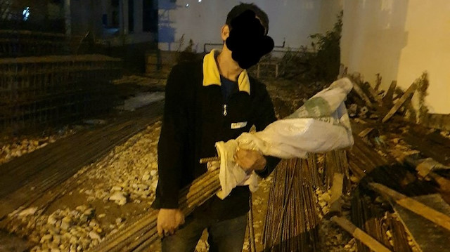 Serkan Çakır, hırsızın demirlerle fotoğrafını çekerek sosyal medya hesabından ifşa etti.
