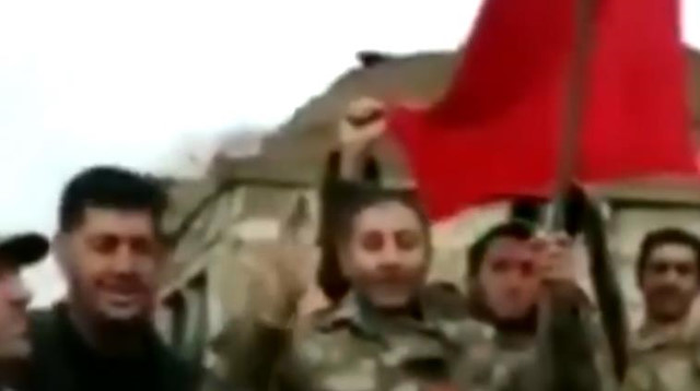 Azerbaycanlılardan Türkiye'ye teşekkür: Kardeş ülkenin bayrağını dalgalandırıyoruz