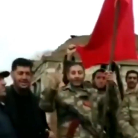 Azerbaycanlılardan Türkiyeye teşekkür: Kardeş ülkenin bayrağını dalgalandırıyoruz