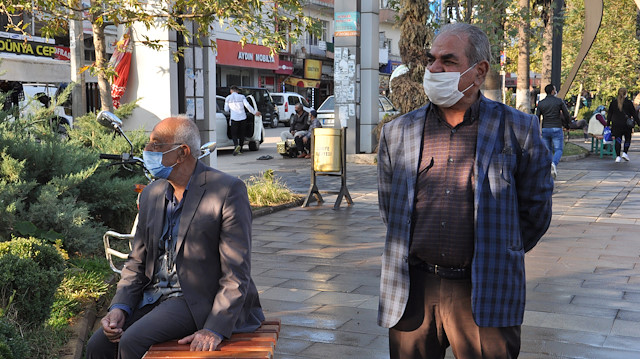 İçişleri Bakanlığı'ndan 20 yaş altı ve 65 yaş üstü sınırlamasına cuma namazı düzenlemesi.