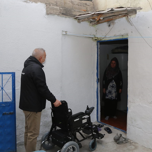 Niğde Belediye Başkanı Özdemirden kas hastası çocuğa akülü araç hediyesi