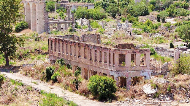 Ermenistan, işgal döneminde, Azerbaycanlılara ait çok sayıda tarihi ve kültürel eseri yıktı, kent merkezini neredeyse yerle bir etti.