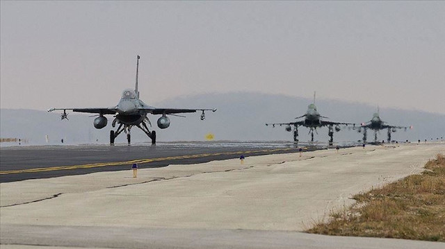 طائرات تركية وبريطانية تجري تدريبات في قونية