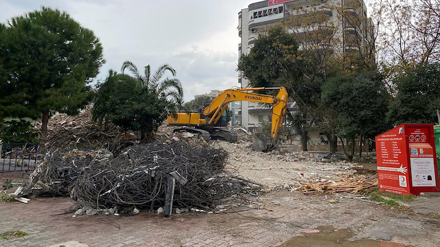 İzmir depremi sonrası yıkılacak bina sayısının 500'den fazla olduğu belirtiliyor.
