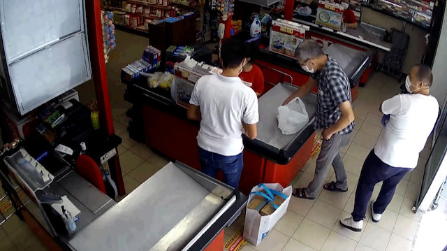 Adana polisi, büyük marketlere girerek sadece içki çalan hırsızı yakaladı