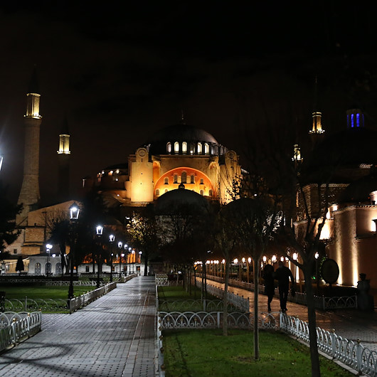 İstanbul sokakları kısıtlamanın başlamasıyla sessizliğe büründü