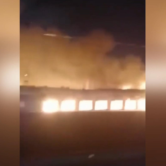 Kazakistanda seyir halindeki tren alev alev yandı