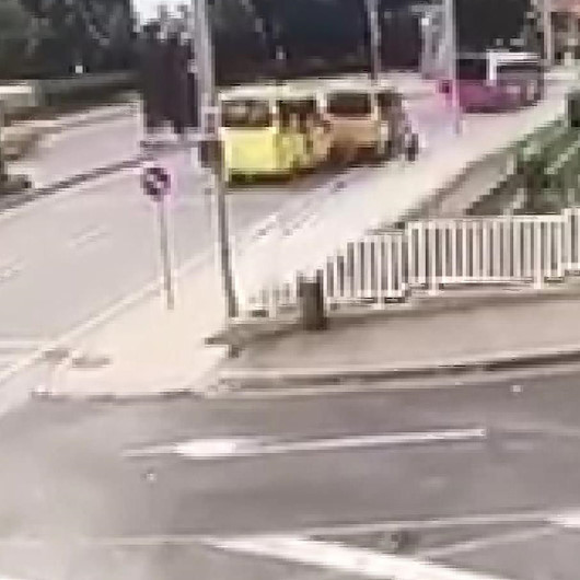 Yolcu indiren minibüse arkadan gelen bir başka minibüs çarptı: 4 yaralı