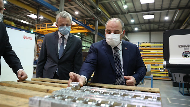 وزير الصناعة التركي يشهد اختبار محرك نفاث محلي الصنع