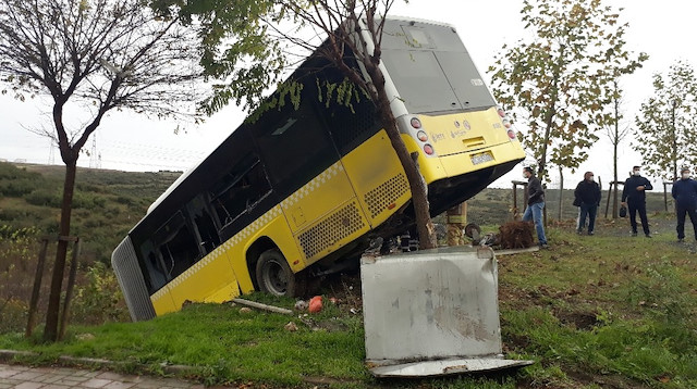 Kaza anında otobüste yolcu olmaması faciayı önledi. 