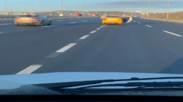 Taksici arka kapısı açık halde kilometrelerce yol gitti