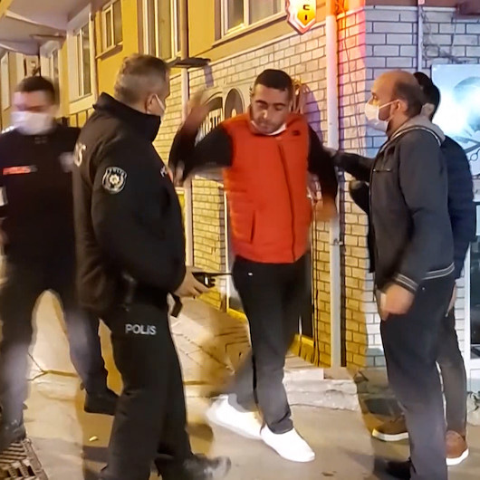 Bursada yasağa rağmen sokağa çıktı, polisleri ve gazetecileri tehdit etti