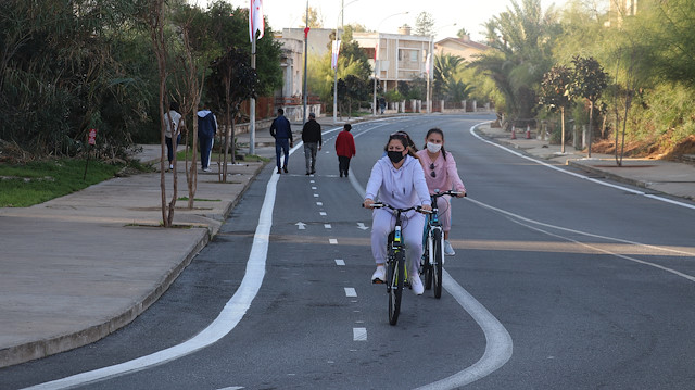 Kuzey Kıbrıs Türk Cumhuriyeti (KKTC) sınırları içerisinde yer alan ve 46 yılın ardından bir bölümü 8 Ekim'de halkın kullanımına açılan Kapalı Maraş'ın çehresi değişiyor. KKTC Gazimağusa bölgesi içerisinde bulunan ve geçen ay kamuya ait Demokrasi Caddesi ile sahil kısmının bir bölümü açılan Kapalı Maraş bölgesinde değişim sürüyor.