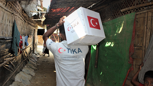 تركيا تقدم طرودا غذائية للاجئي أراكان في بنغلاديش