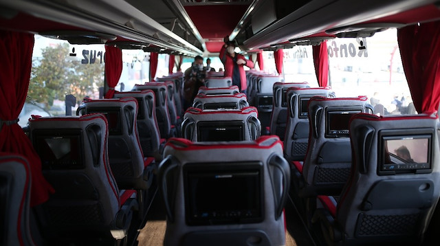 Yolcu otobüslerinde koronavirüse karşı 1+1+1 koltuk sistemini gerçekleştirdiler.
