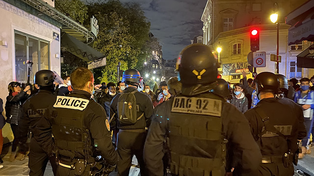 Fransa'da göçmenlerle polis arasında arbede yaşandı.