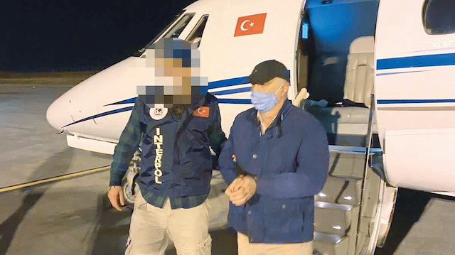 FETÖ’nün Cezayir’deki üst düzey yöneticisi MİT’in operasyonuyla Türkiye’ye getirildi.