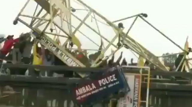Çiftçiler sokağa indi, Hindistan karıştı