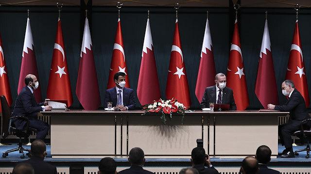İmzalar, Cumhurbaşkanı Erdoğan ve Katar Emiri Temim'in önünde atıldı.