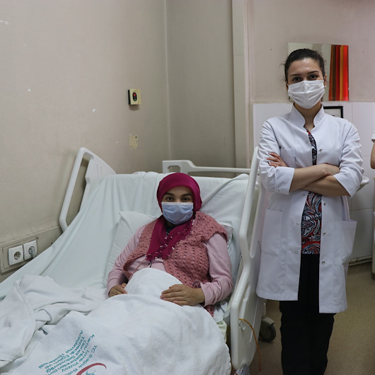 Doktorlar da şaşkın: Her bir rahminden birer bebek dünyaya getirdi