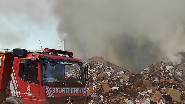 Zeytinburnu'nda geri dönüşüm tesisinde yangın çıktı