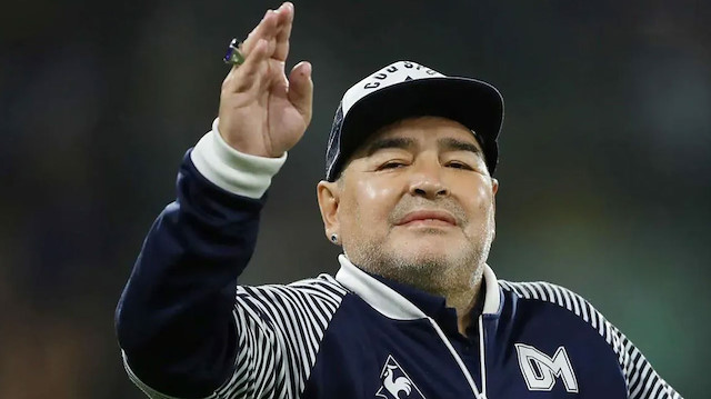 Maradona'nın "kronik kalp yetmezliğine bağlı akut akciğer ödemi" nedeniyle hayatını kaybettiği açıklandı.