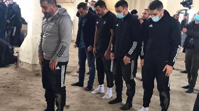 Karabağlı Futbolcular 27 yıl sonra Ağdam'da namaz kıldı.