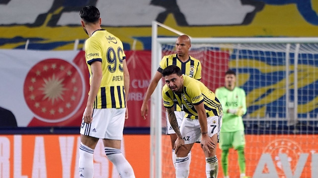 Fenerbahçe, Kadıköy'de Beşiktaş'a 4-3 kaybetti.