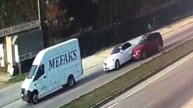 Bursa'da otomobiller kafa kafaya çarpıştı: 1'i çocuk 2 ölü, 3 yaralı