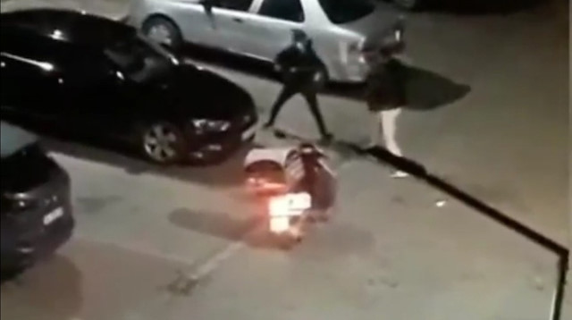 Başakşehir'de motosikletli kuryelerin sopalı kavgası kamerada
