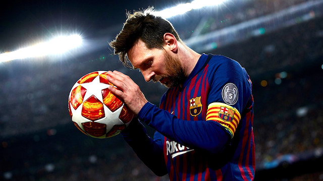 Messi, Barcelona formasıyla çıktığı 743 maçta 641 gol atarken, 282 de asist yaptı.