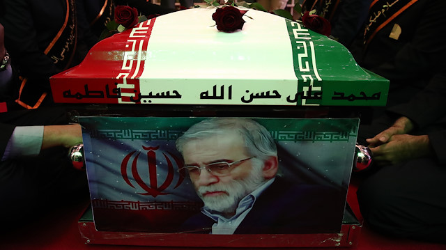 İranlı nükleer bilimci Fahrizade yoğun katılımlı bir cenaze töreniyle toprağa verildi

