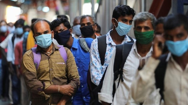 Hindistan'da koronavirüs vaka sayısı 9 milyonu geçti. 
