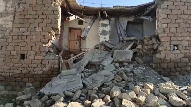Siirt’teki depremden etkilenen evler.