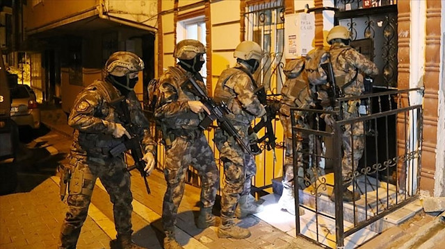 الشرطة التركية تعتقل عددًا من المشتبه بانتمائهم لـ"داعش" بإسطنبول