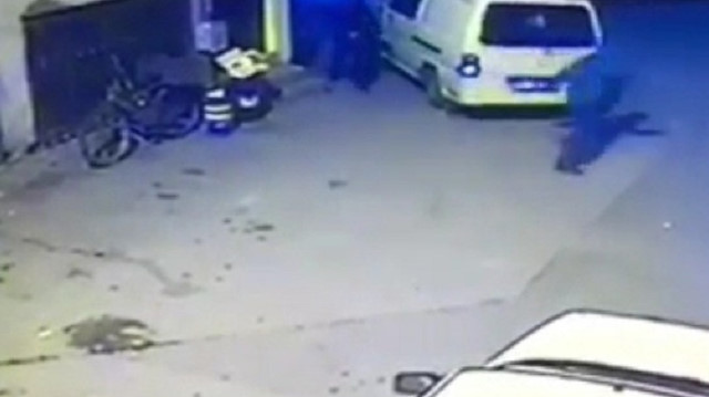 Bursa'da arabasını çalmak isteyen hırsızı böyle kovaladı