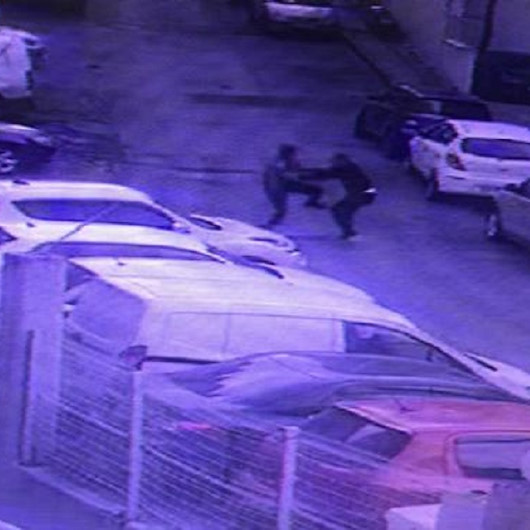 Kağıthanede torbacıların bıçaklı kavgası kamerada