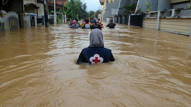 Endonezya'da aşırı yağışlar 226 köyde sele neden oldu.