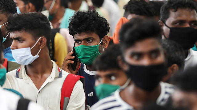 Hindistan'da 300 kişi gizemli hastalık nedeniyle hastaneye kaldırıldı.