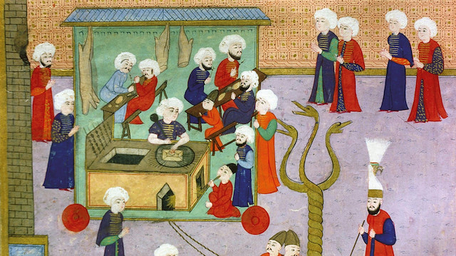 Bereketli İmparatorluk: Osmanlı Mutfağı Tarihi”, farklı toplumsal kesimlerin birikimleriyle sosyal kimliğin inşasına nasıl katkı sağladıklarının bilgisini veren önemli bir başucu kaynağı. 